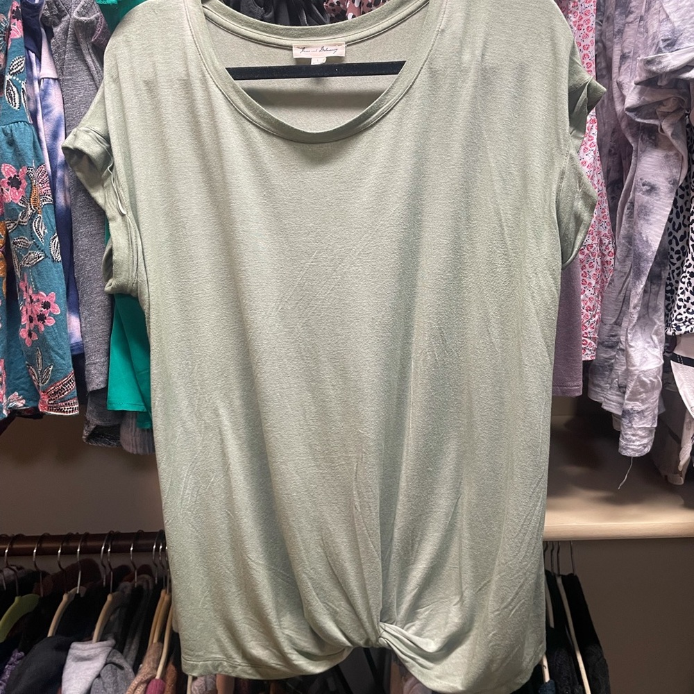 Short sleeve tee